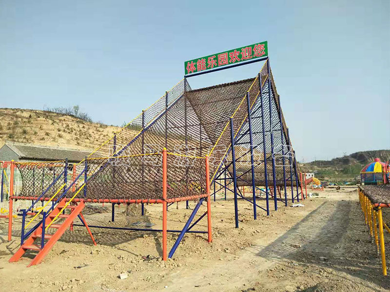 山西省臨汾市曲沃縣朝陽溝景區(qū)-兒童戶外體能拓展器材和網紅搖擺橋